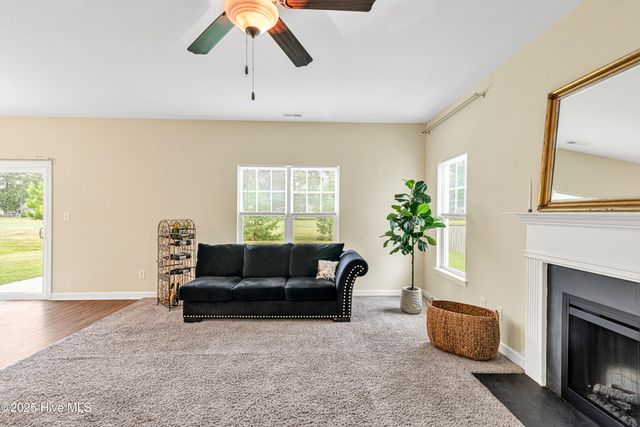 217 Holly Grove Court E, Jacksonville, NC 28540