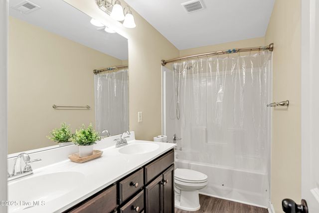 217 Holly Grove Court E, Jacksonville, NC 28540