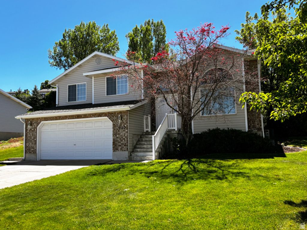 Image 2 of property listing at 960 E 3400 N, Layton, UT 84040