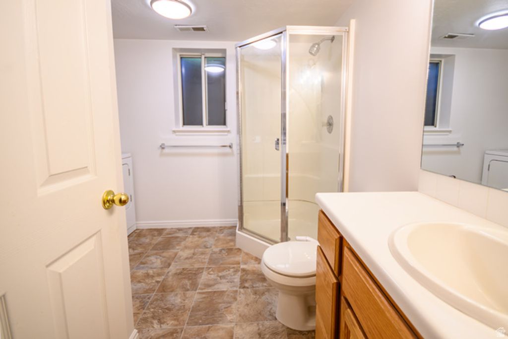 Image 17 of property listing at 960 E 3400 N, Layton, UT 84040