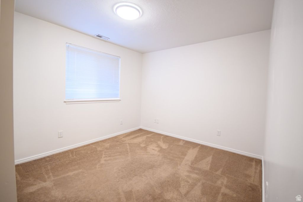 Image 19 of property listing at 960 E 3400 N, Layton, UT 84040