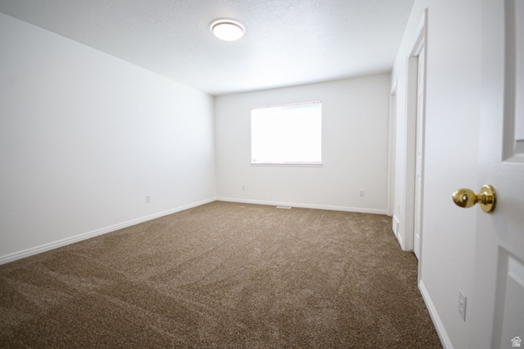 Image 26 of property listing at 960 E 3400 N, Layton, UT 84040