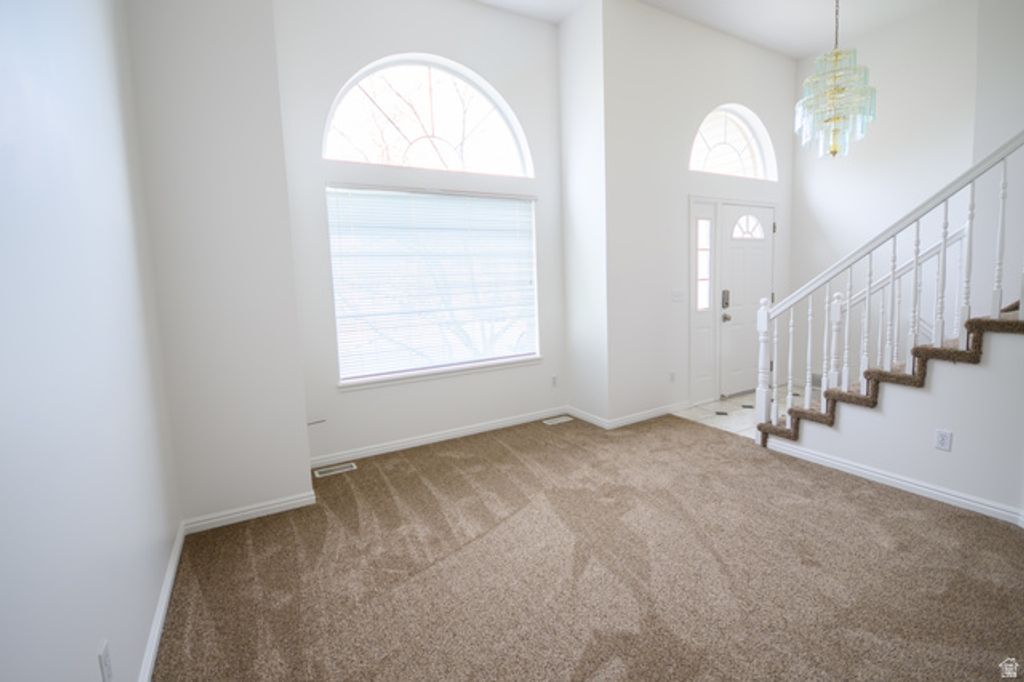 Image 4 of property listing at 960 E 3400 N, Layton, UT 84040