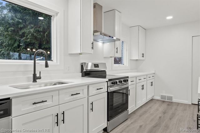 33355 Slocum Drive, Farmington, MI 48336