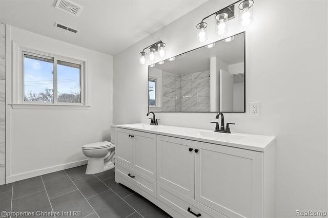 33355 Slocum Drive, Farmington, MI 48336