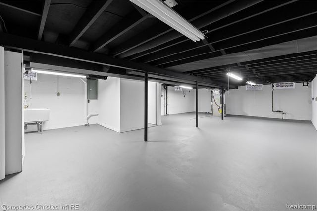 33355 Slocum Drive, Farmington, MI 48336