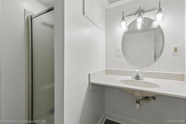 33355 Slocum Drive, Farmington, MI 48336