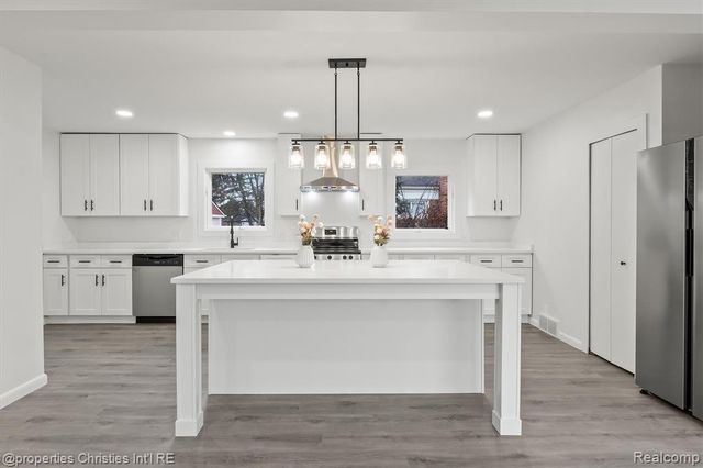 33355 Slocum Drive, Farmington, MI 48336