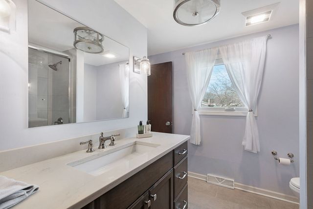 911 E Burr Oak Drive, Arlington Heights, IL 60004