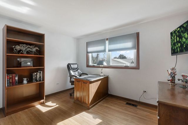 911 E Burr Oak Drive, Arlington Heights, IL 60004