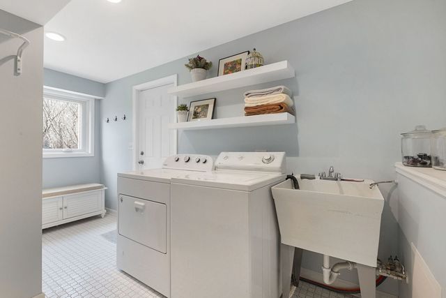 911 E Burr Oak Drive, Arlington Heights, IL 60004