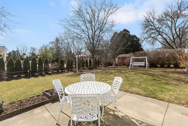 911 E Burr Oak Drive, Arlington Heights, IL 60004