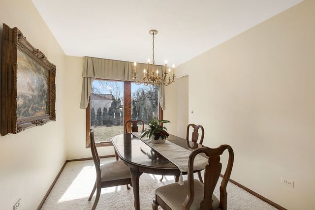 911 E Burr Oak Drive, Arlington Heights, IL 60004