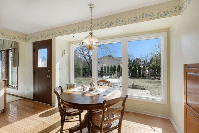 911 E Burr Oak Drive, Arlington Heights, IL 60004