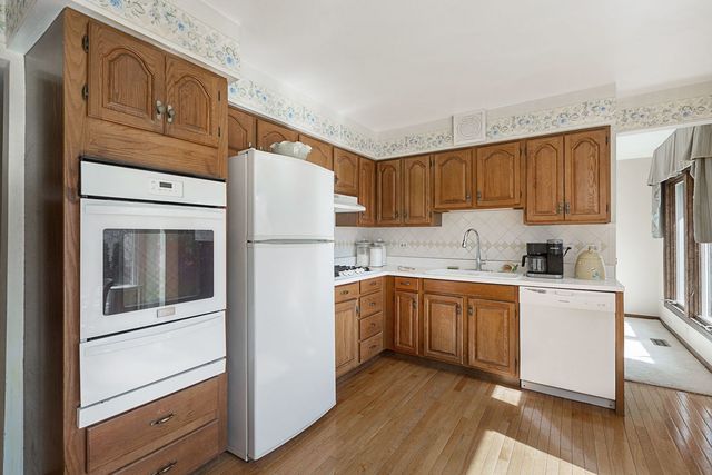 911 E Burr Oak Drive, Arlington Heights, IL 60004