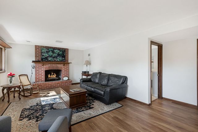 911 E Burr Oak Drive, Arlington Heights, IL 60004