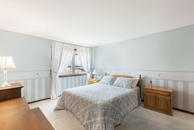 911 E Burr Oak Drive, Arlington Heights, IL 60004