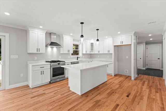 15 Elm Place, Hanson, MA 02341