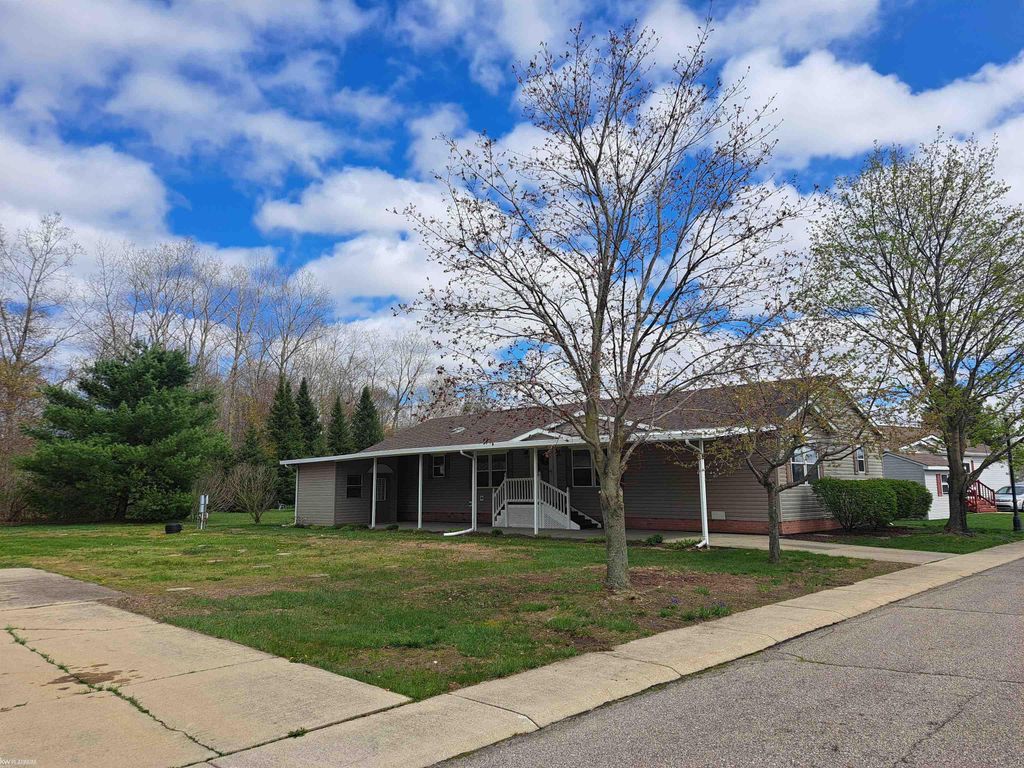 536 Swan Creek Court, Smiths Creek, MI 48074