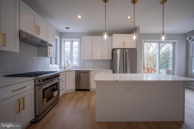 2373 WHITESTONE HILL CT, Falls Church, VA 22043