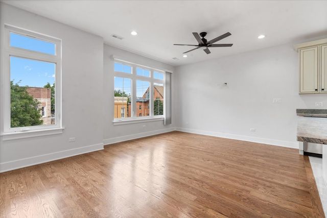 2821 W Walnut Street, Chicago, IL 60612