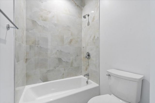 2821 W Walnut Street, Chicago, IL 60612