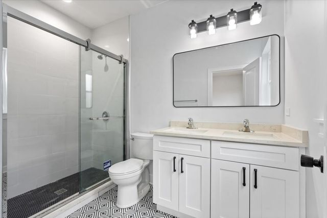2821 W Walnut Street, Chicago, IL 60612