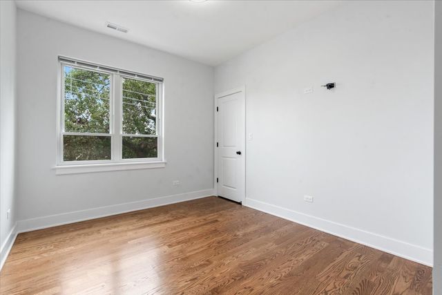 2821 W Walnut Street, Chicago, IL 60612