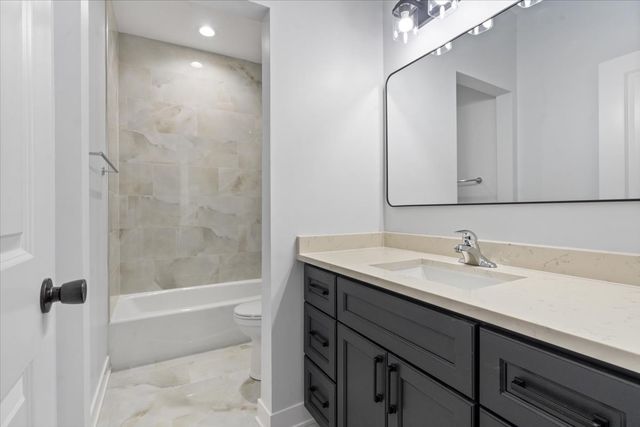 2821 W Walnut Street, Chicago, IL 60612