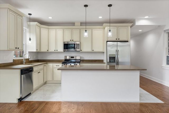 2821 W Walnut Street, Chicago, IL 60612