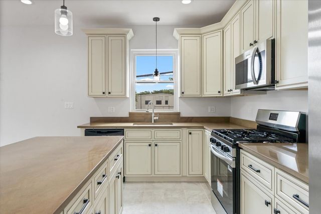 2821 W Walnut Street, Chicago, IL 60612