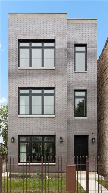 2821 W Walnut Street, Chicago, IL 60612