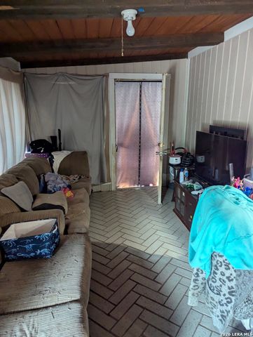 1620 SKYLINE HLS, Canyon Lake, TX 78133