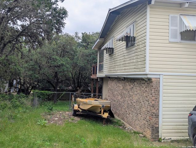 1620 SKYLINE HLS, Canyon Lake, TX 78133