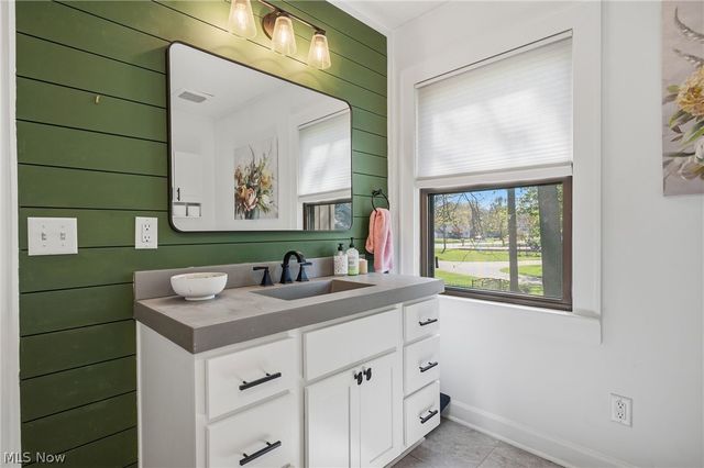 1791 E Sprague Road, Seven Hills, OH 44131