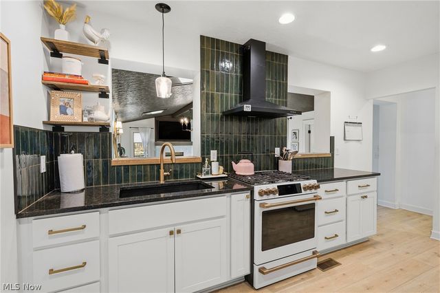 1791 E Sprague Road, Seven Hills, OH 44131