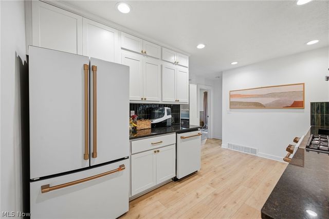 1791 E Sprague Road, Seven Hills, OH 44131