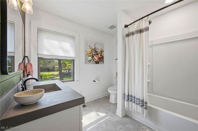 1791 E Sprague Road, Seven Hills, OH 44131