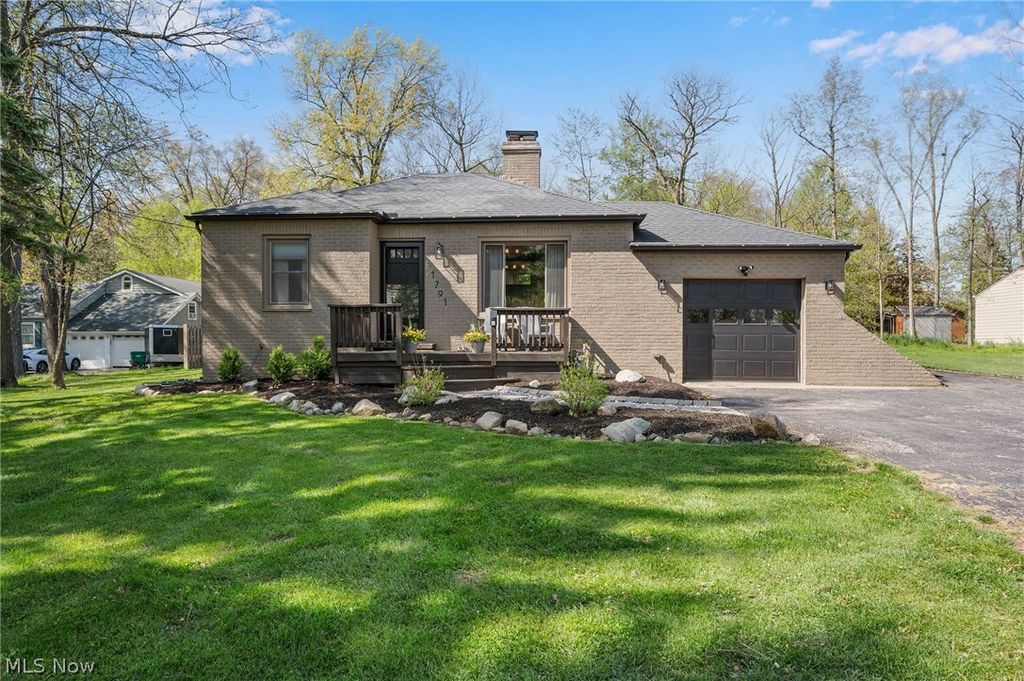 1791 E Sprague Road, Seven Hills, OH 44131