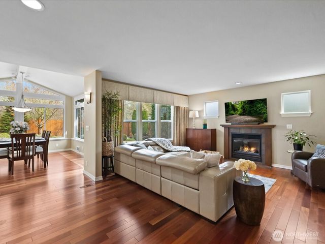 8902 NE 178th St, Bothell, WA 98011