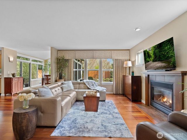 8902 NE 178th St, Bothell, WA 98011