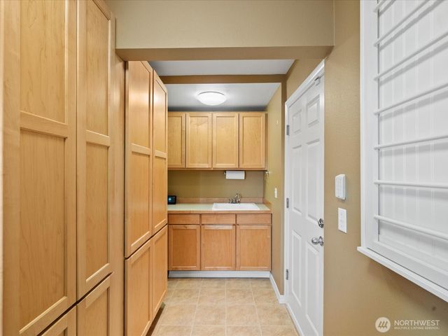 8902 NE 178th St, Bothell, WA 98011