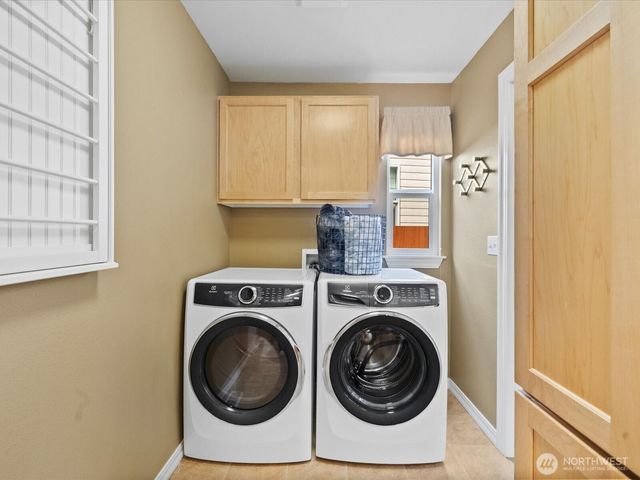 8902 NE 178th St, Bothell, WA 98011