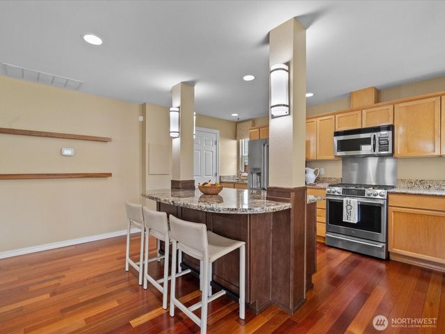 8902 NE 178th St, Bothell, WA 98011