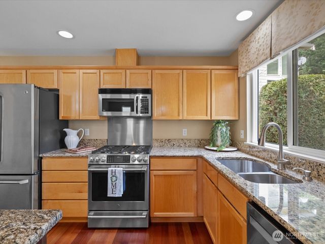 8902 NE 178th St, Bothell, WA 98011