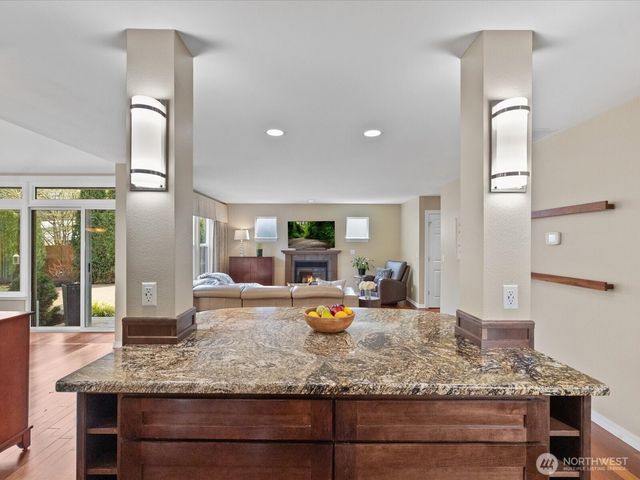 8902 NE 178th St, Bothell, WA 98011