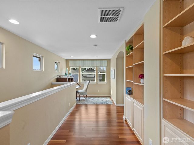 8902 NE 178th St, Bothell, WA 98011