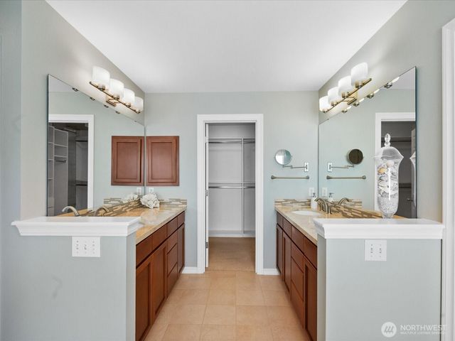 8902 NE 178th St, Bothell, WA 98011