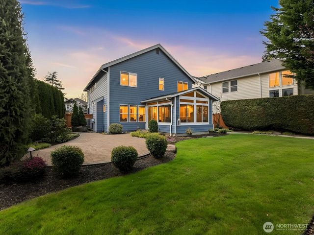 8902 NE 178th St, Bothell, WA 98011