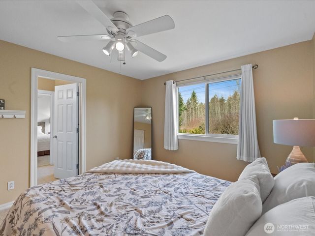 8902 NE 178th St, Bothell, WA 98011